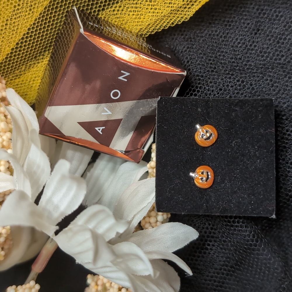 Avon Tiny Stud Orange Pumpkin Pierced Earrings 2009 Original Box